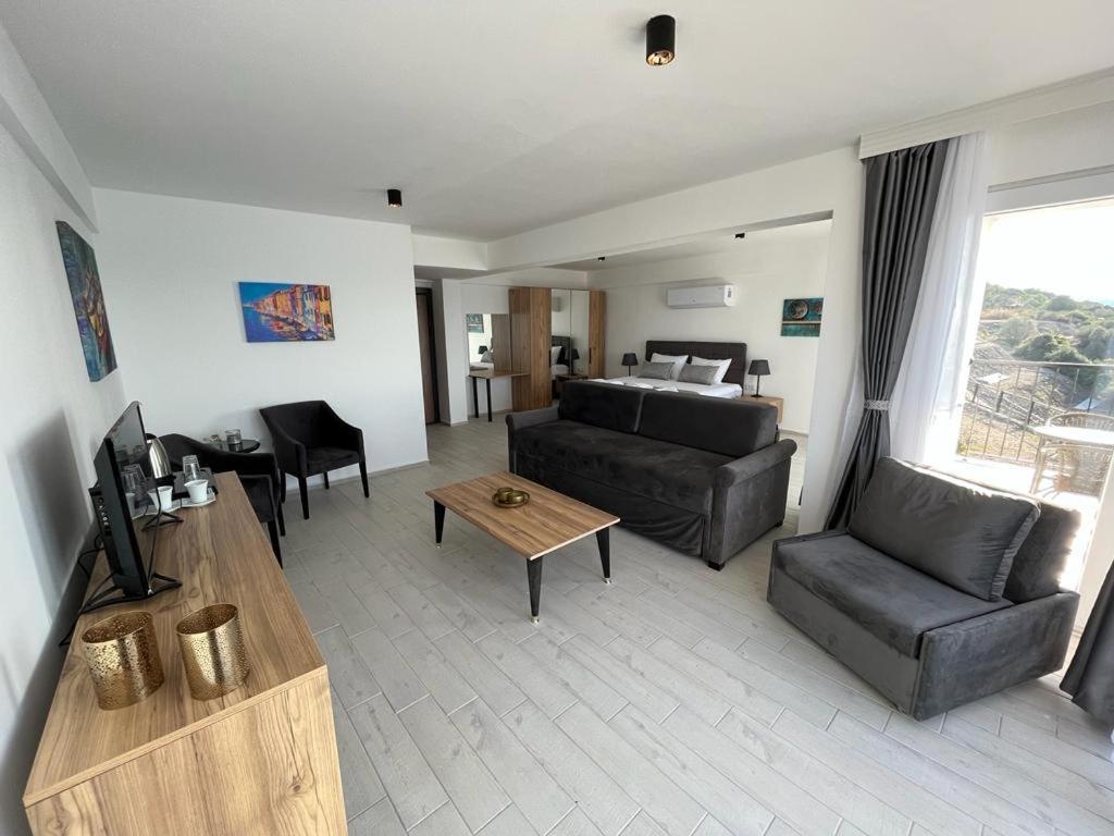 Ni Marin Hotel Milas Bagian luar foto