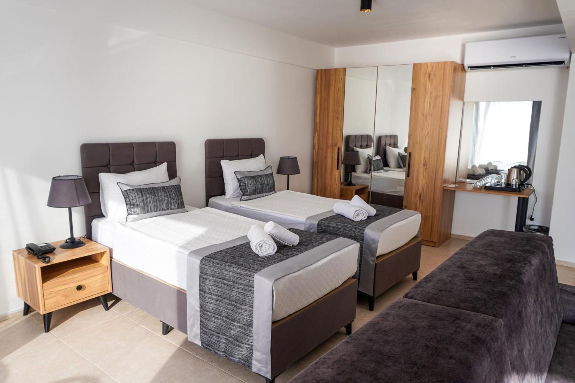 Ni Marin Hotel Milas Bagian luar foto